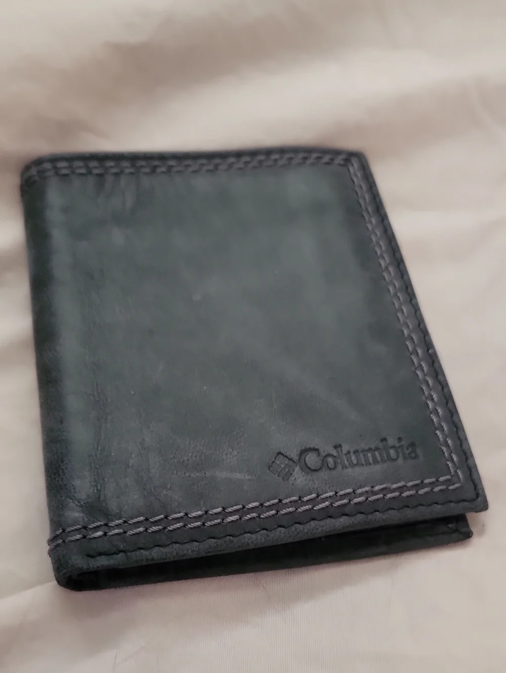 *Columbia Black Leather Card & Key Fold Wallet